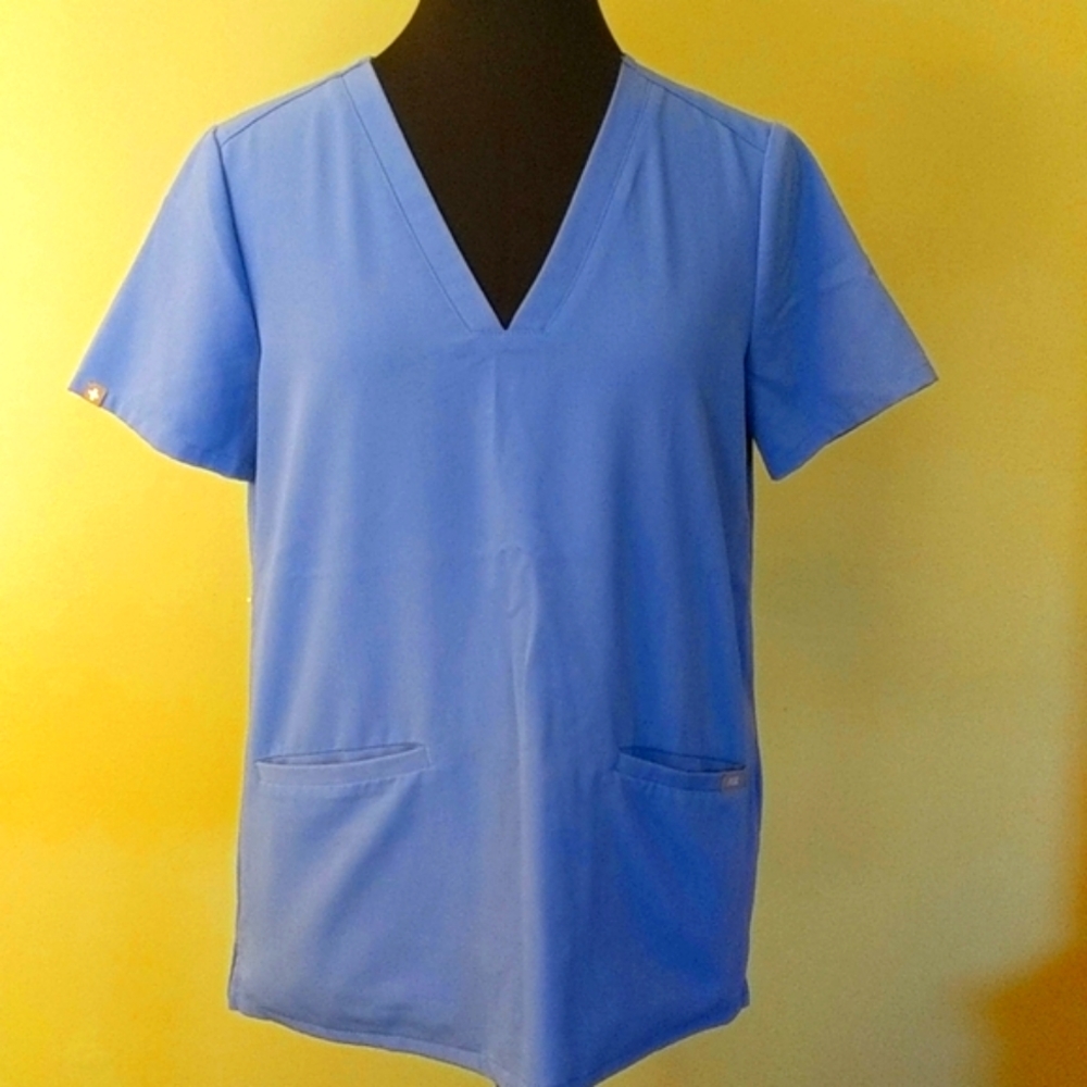 Figs Ciel Blue Casma 3 pocket scrub top size Small